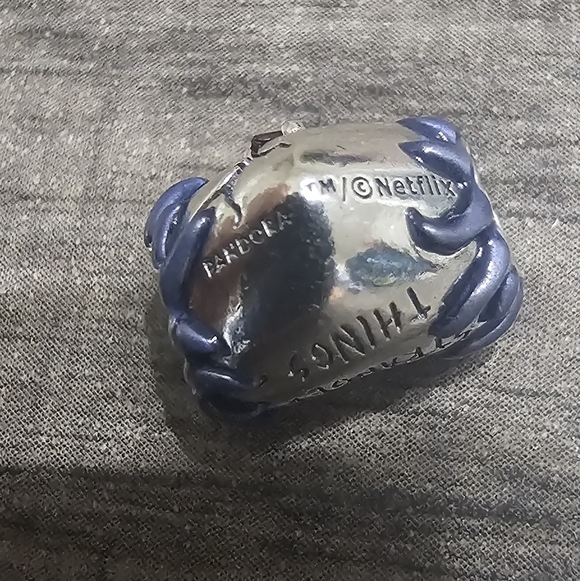 Pandora Stranger Things Glow-in-the-dark Heart Charm - Picture 9 of 10